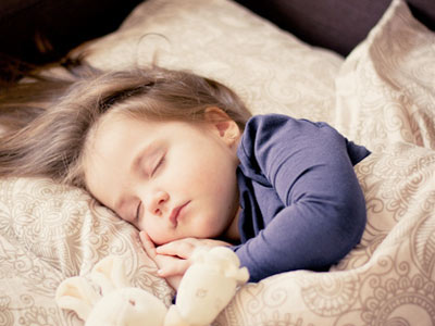 代生孩子睡觉总张嘴，小心越变越丑